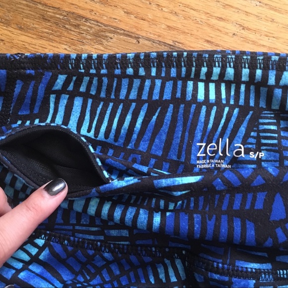 Zella Geometric Crop Leggings - Picture 2 of 3